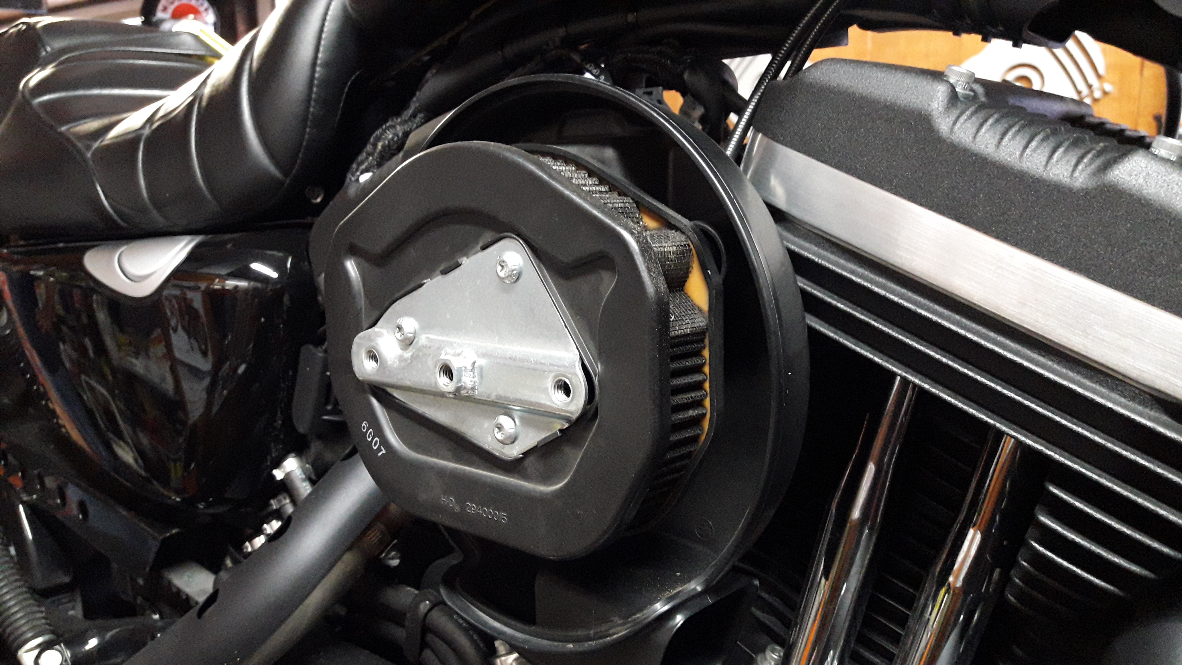 quitar-cubierta-filtro-aire-harley-davidson-sportster